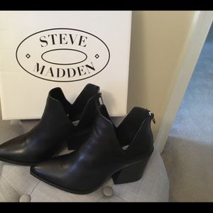 Steve Madden black Alyse Booties